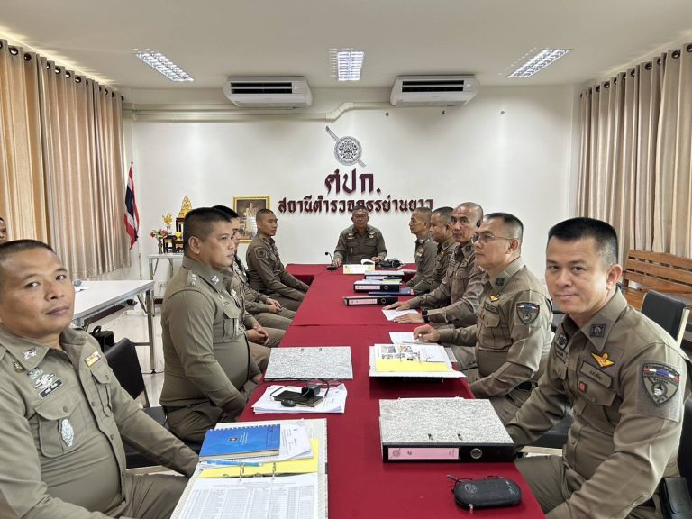 ตรวจติดตามผลการปฏิบัติงานชุมชนสัมพันธ์และการมีส่วนร่วมของประชาชน ในการป้องกันอาชญากรรม สภ.ย่านยาว